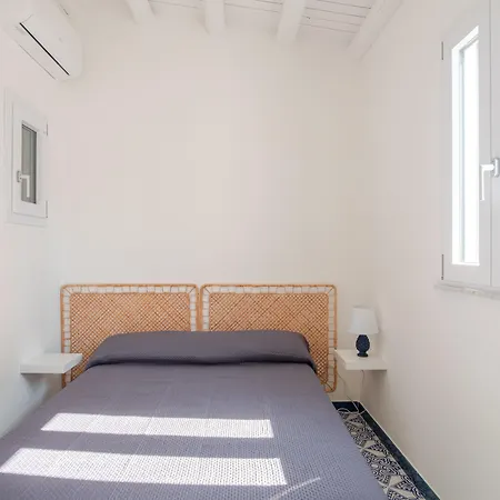 Zisa Romantic Terrace & Private Outdoor Jacuzzi * Palermo