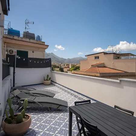 Zisa Romantic Terrace & Private Outdoor Jacuzzi