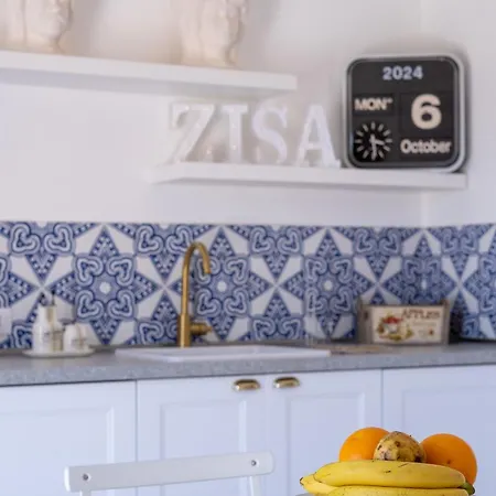 Zisa Romantic Terrace & Private Outdoor Jacuzzi *