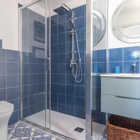 Zisa Romantic Terrace & Private Outdoor Jacuzzi