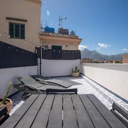 Zisa Romantic Terrace & Private Outdoor Jacuzzi * Palermo