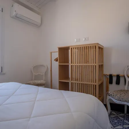 Zisa Romantic Terrace & Private Outdoor Jacuzzi *