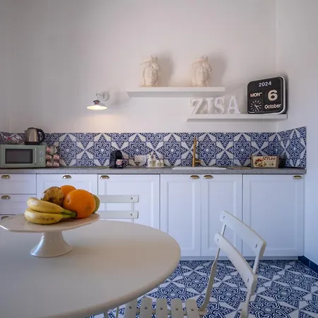 Zisa Romantic Terrace & Private Outdoor Jacuzzi