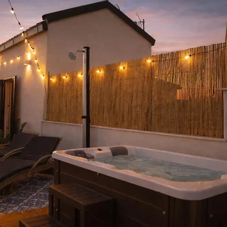 Zisa Romantic Terrace & Private Outdoor Jacuzzi Apartment *