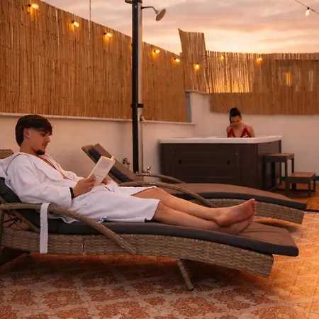 Zisa Romantic Terrace & Private Outdoor Jacuzzi Palermo