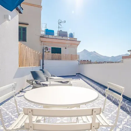Zisa Romantic Terrace & Private Outdoor Jacuzzi