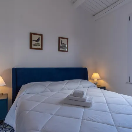 Апартаменты Zisa Romantic Terrace & Private Outdoor Jacuzzi *