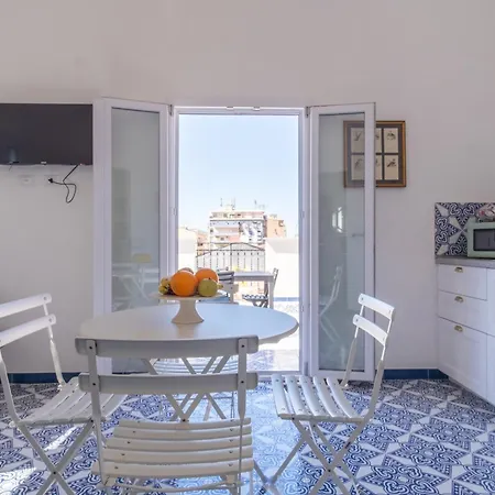 Апартаменты Zisa Romantic Terrace & Private Outdoor Jacuzzi *